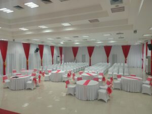 Kursi Cover Pita Merah