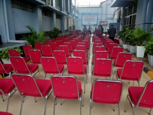 sewa kursi futura merah