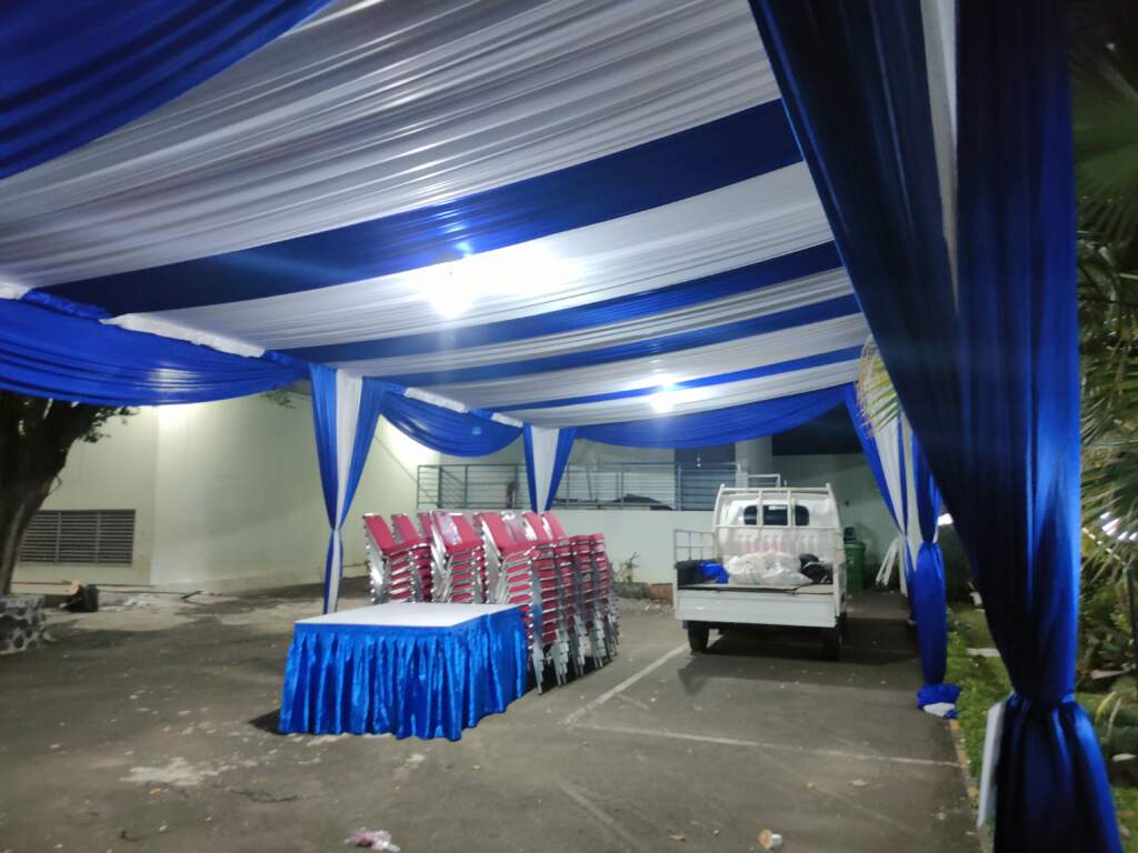 Tenda Dekor serut putih biru